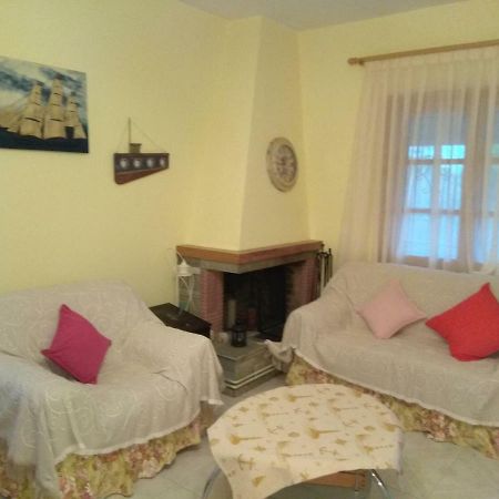 Family Seaside House In Mouries Paralia Dionysiou Exterior foto