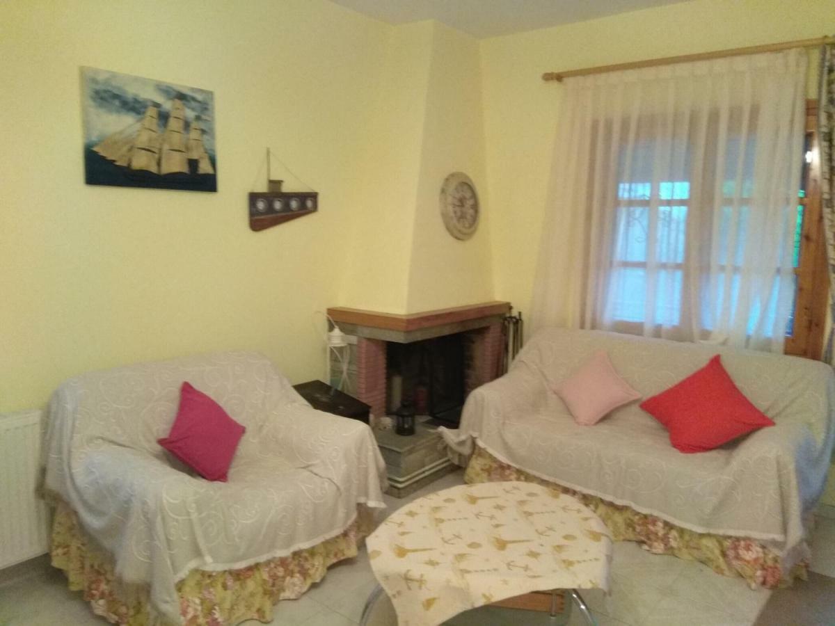 Family Seaside House In Mouries Paralia Dionysiou Exterior foto