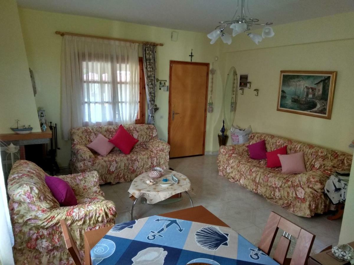 Family Seaside House In Mouries Paralia Dionysiou Exterior foto